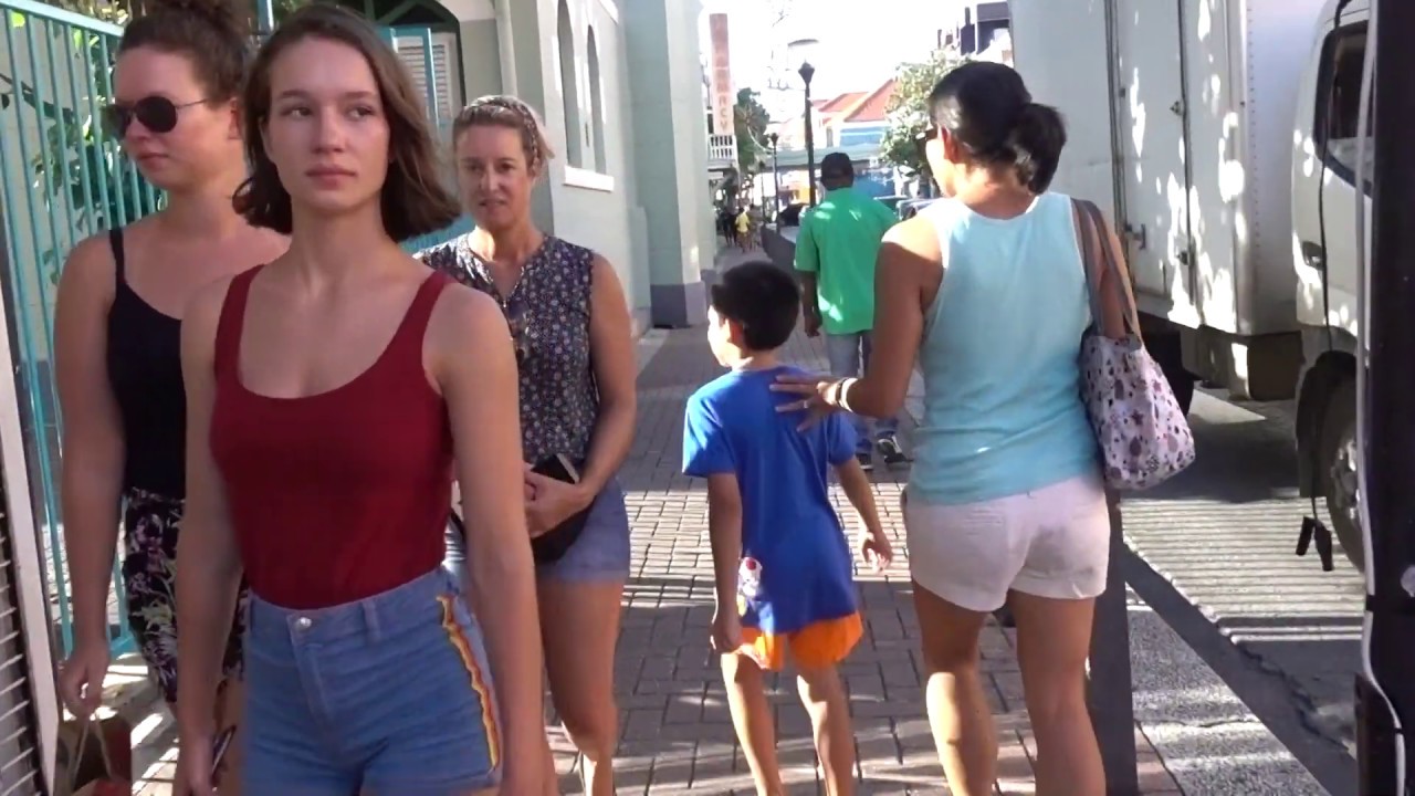 Walking to Curaçao's Famous Netto Bar for Green Rum