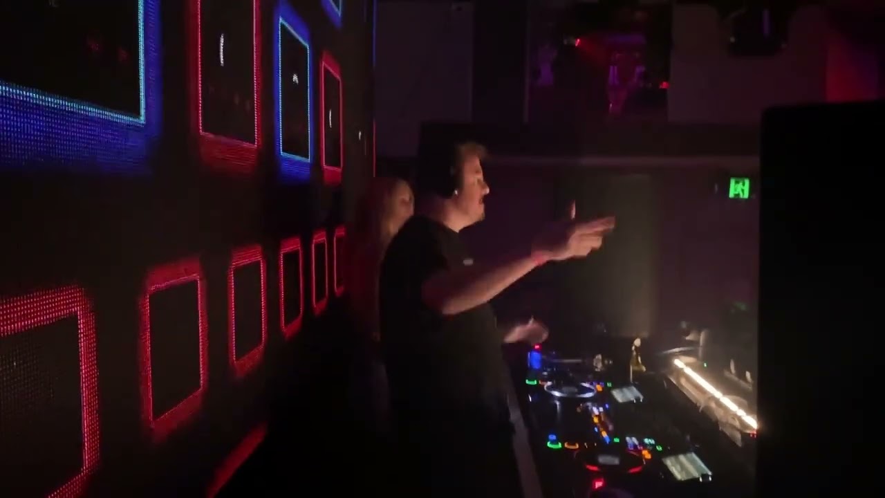 DJ's : Larko vs Samantha G = Event - Binary Finary Presents Classic Trance