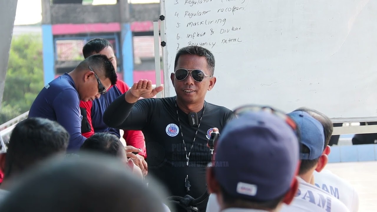 Cek perlengkapan SCUBA Diver