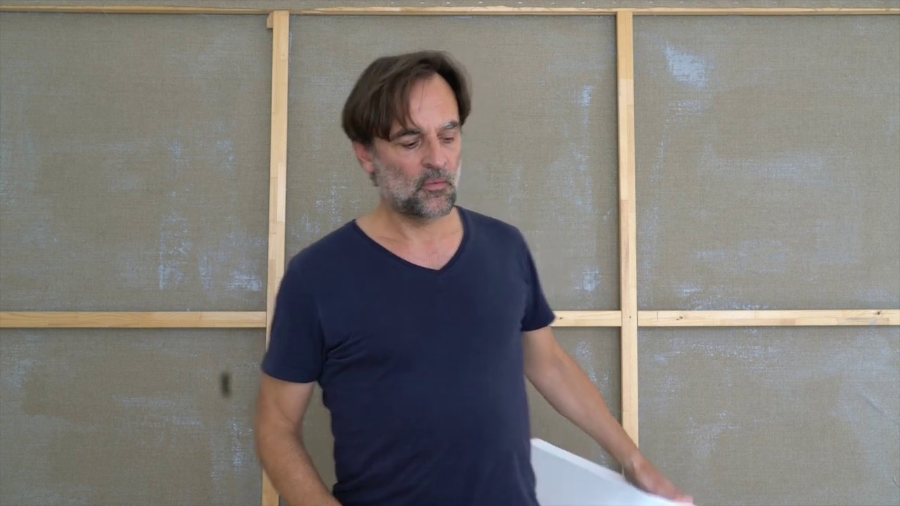 Keilrahmen zusammenbauen und Leinwand auf Keilrahmen spannen: So geht es für Maler in Öl oder Acryl.