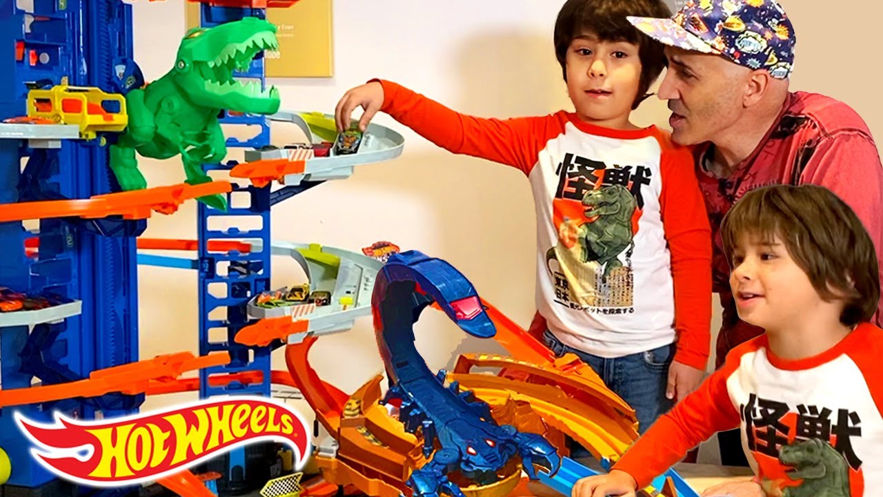 La MAGIA de Hot Wheels City NEW ULTIMATE GARAGE en Las Aventuras de Dani y Evan
