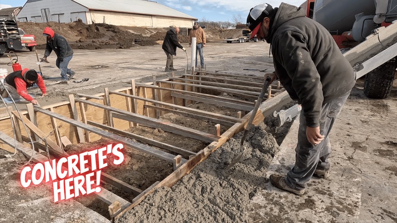 Pouring concrete on a farm... MANURE PIT! 💩