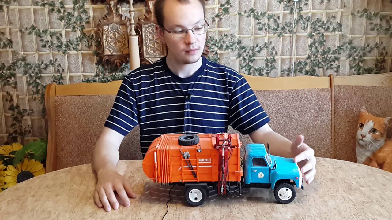 Модели из бумаги 3. Газ 52 мусоровоз. Масштаб 1:18.