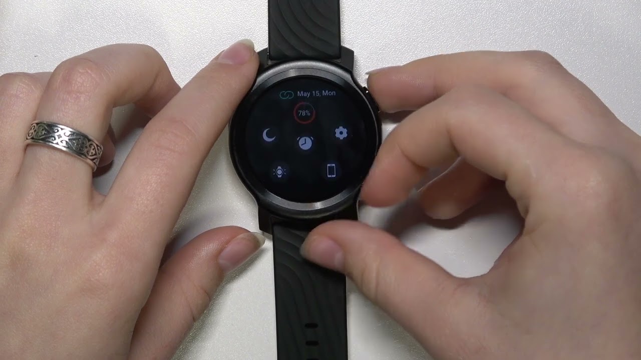 MOTOROLA Moto Watch 100 | Как настроить яркость экрана на MOTOROLA Moto Watch 100