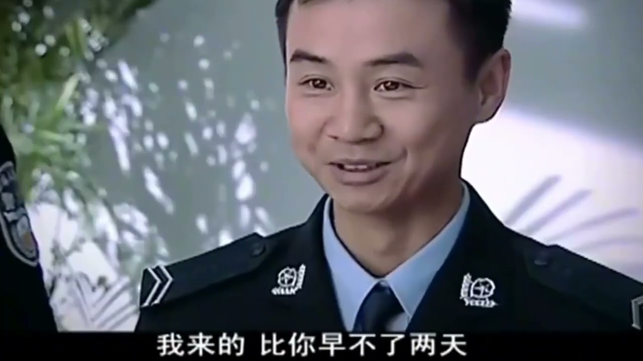 惡霸欺負小攤販，竟要强買西瓜，下秒美女讓他好看