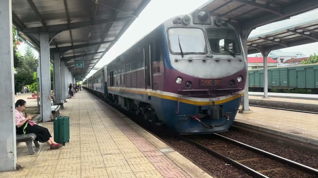 Những chuyến tàu hỏa tại ga Tháp Chàm và hành trình về lại ga Nha Trang trên tàu SE22 (11/10/2024)