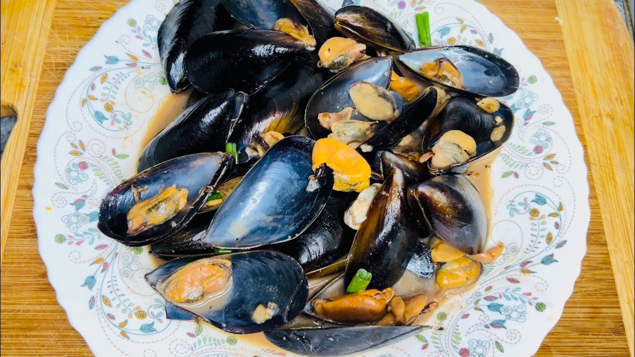 Stir-Fried King Mussels Recipe- Food & Travel by Noun