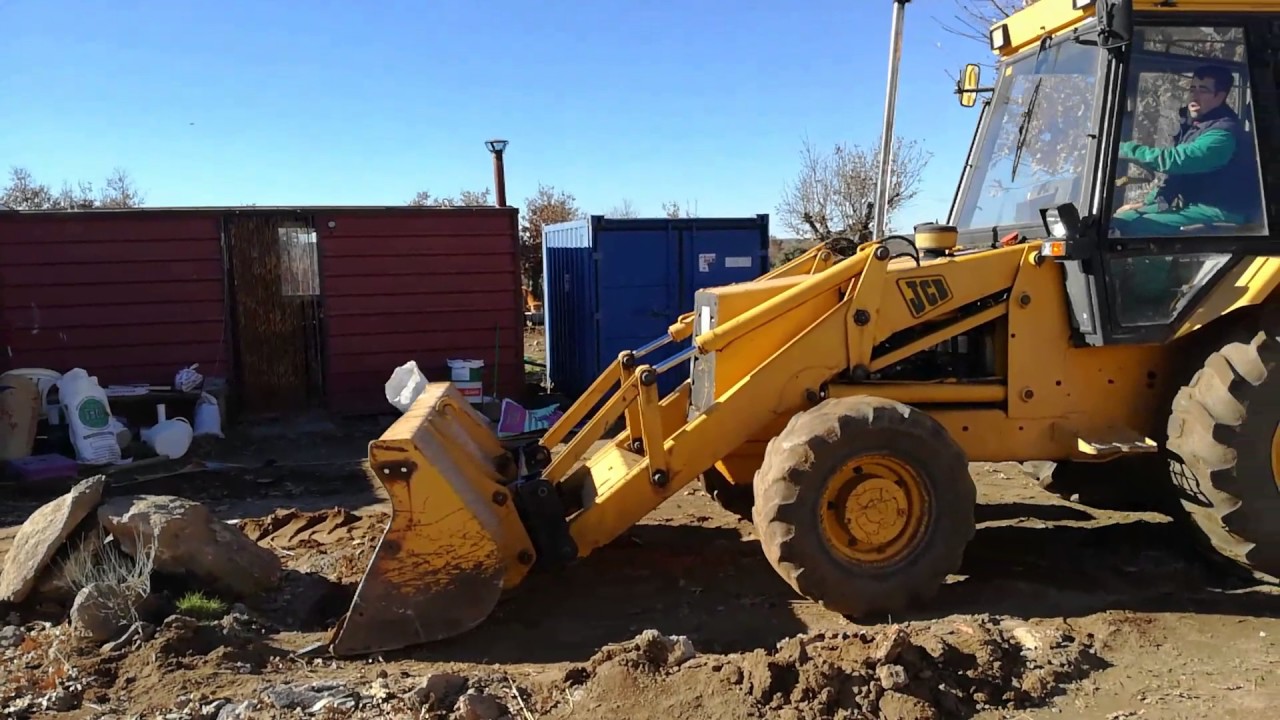 Jcb 3D moviendo piedras y limpiando,  moving and cleaning stone zone