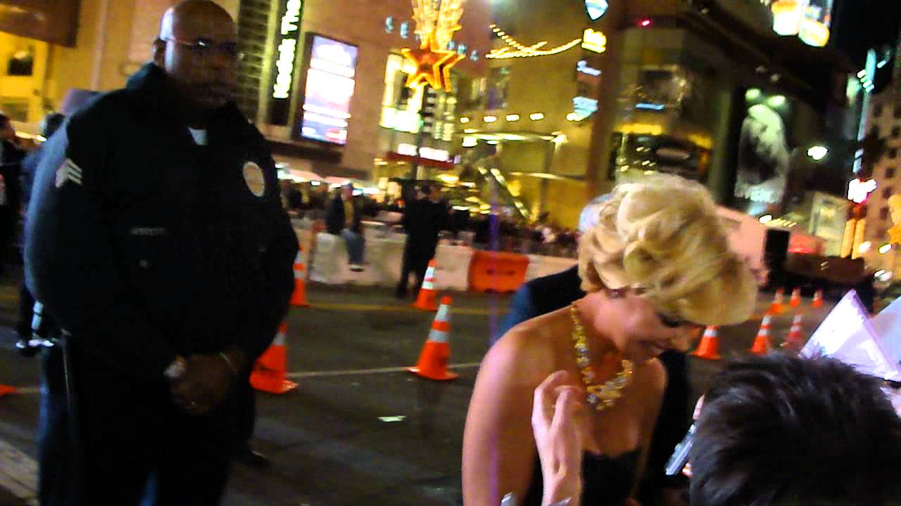Katherine heigl signing autographs for fans at the new year's eve movie premire