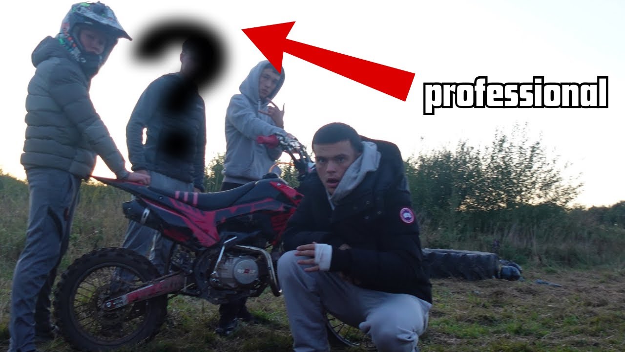 Мотокроссовый райдер против бюджетного питбайка