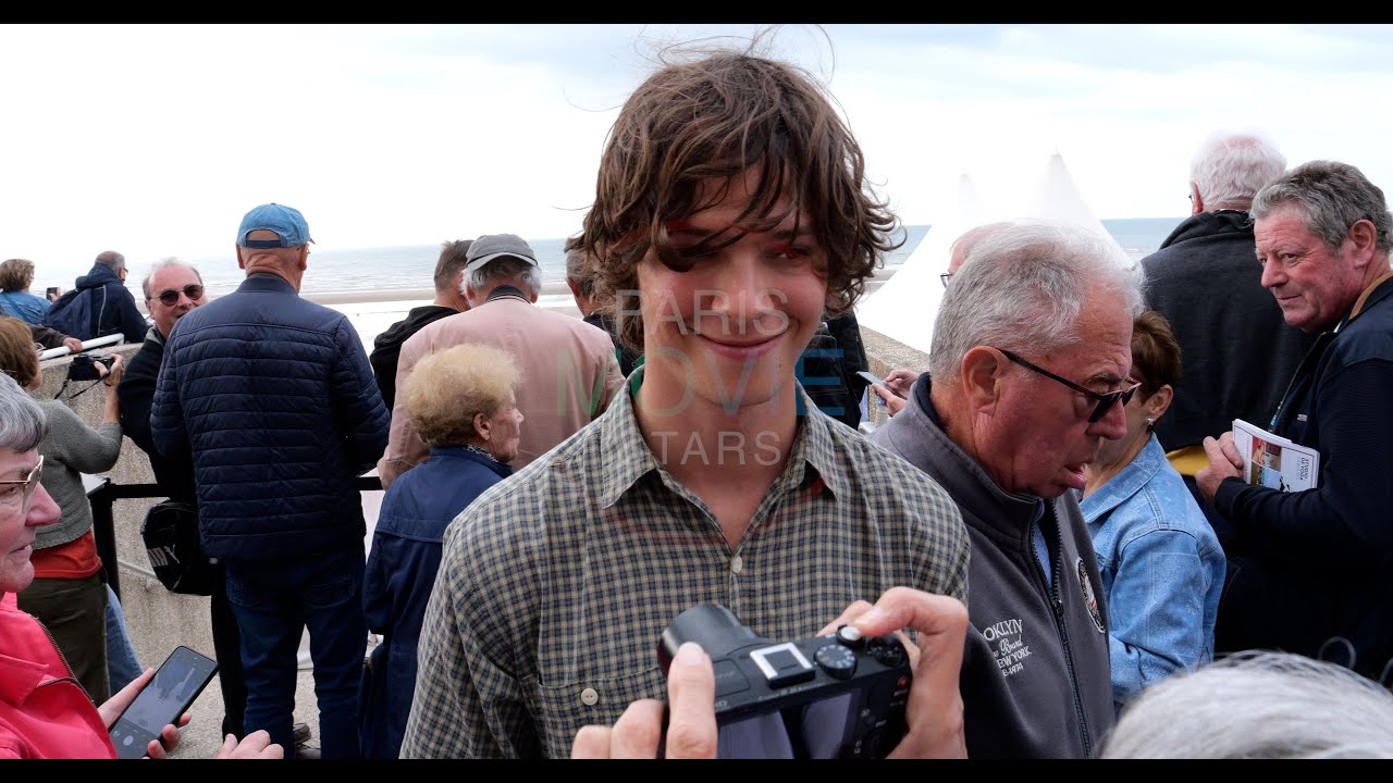 Paul Kircher sur le tapis rouge avec ses fans @ CABOURG FILM FESTIVAL 2025