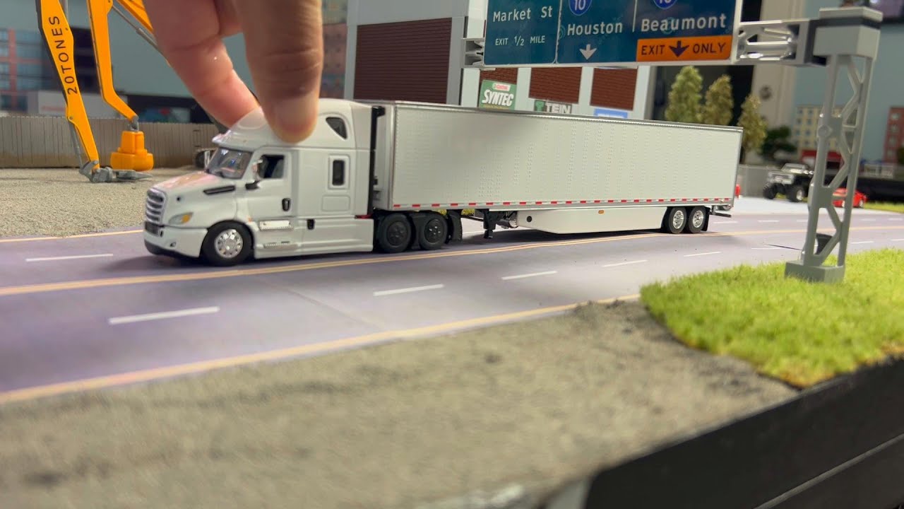 1/64 Scale Big Rig Spotting!
