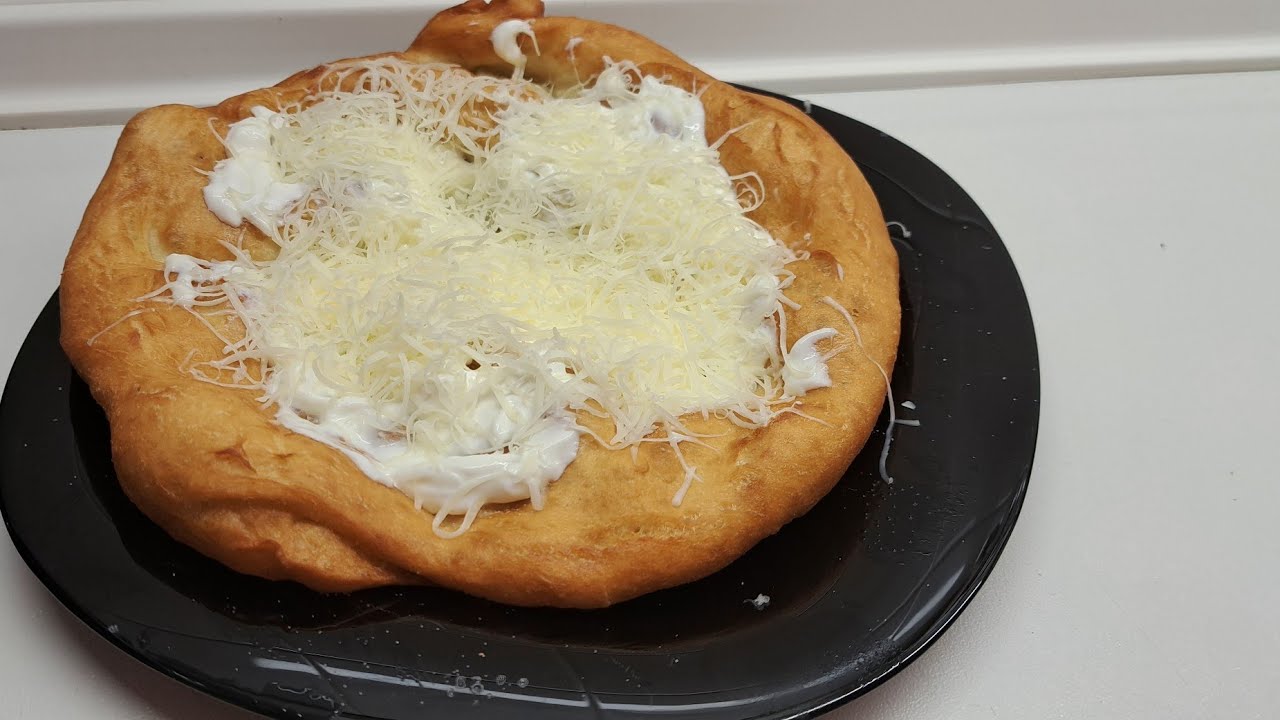 Egyszerűen elkészíthető lángos. Hogyha tetszett a videó, kérlek kövess be 🤩🥰