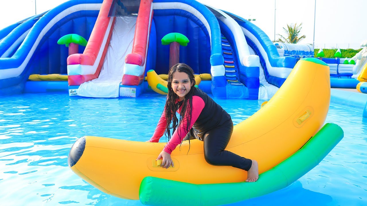شفا تلعب في الحديقة المائية !! Rainy Day at the Playground