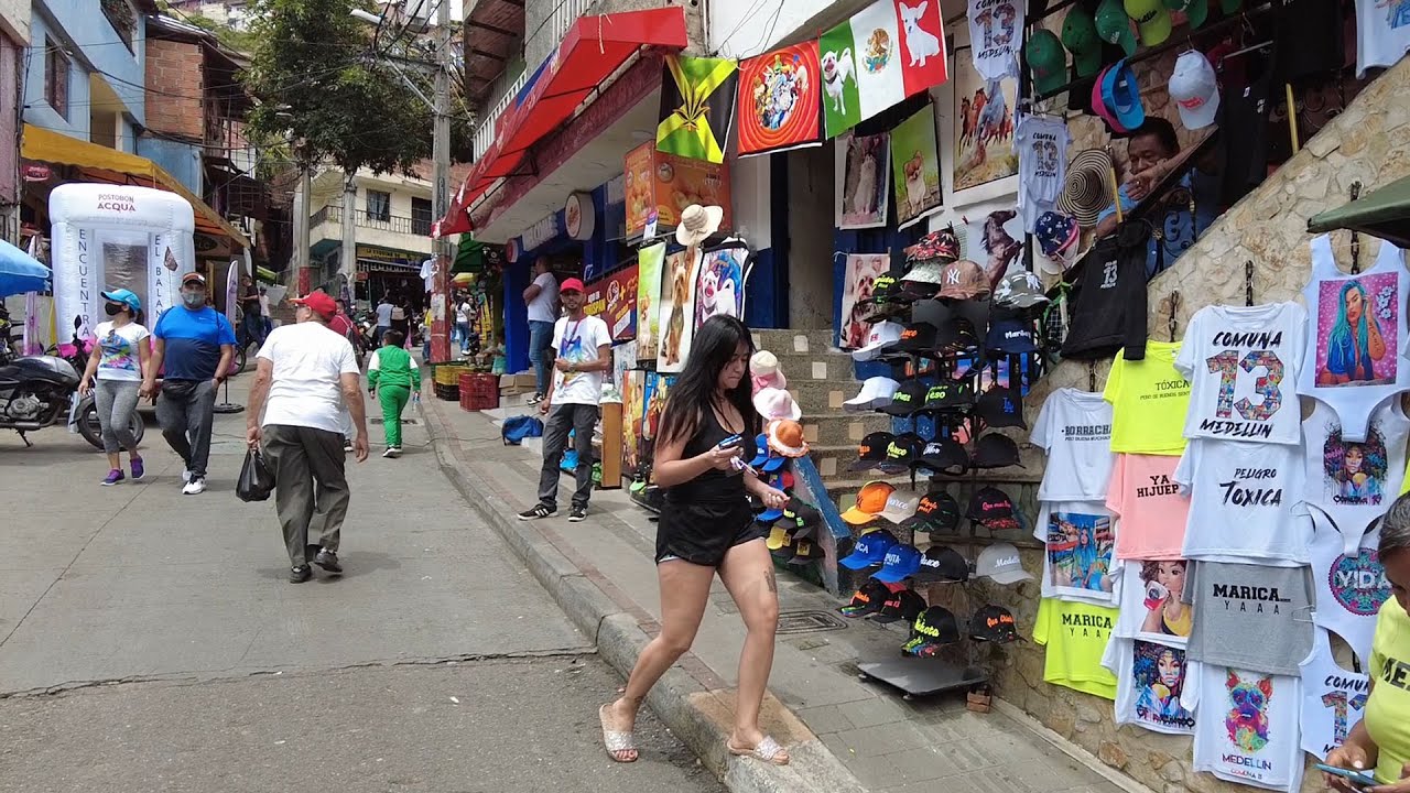 CAMINANDO POR LA COMUNA 13 DE ZONA PELIGROS4 A TURÍSTICA Y LLENA DE ARTE - MEDELLÍN COLOMBIA
