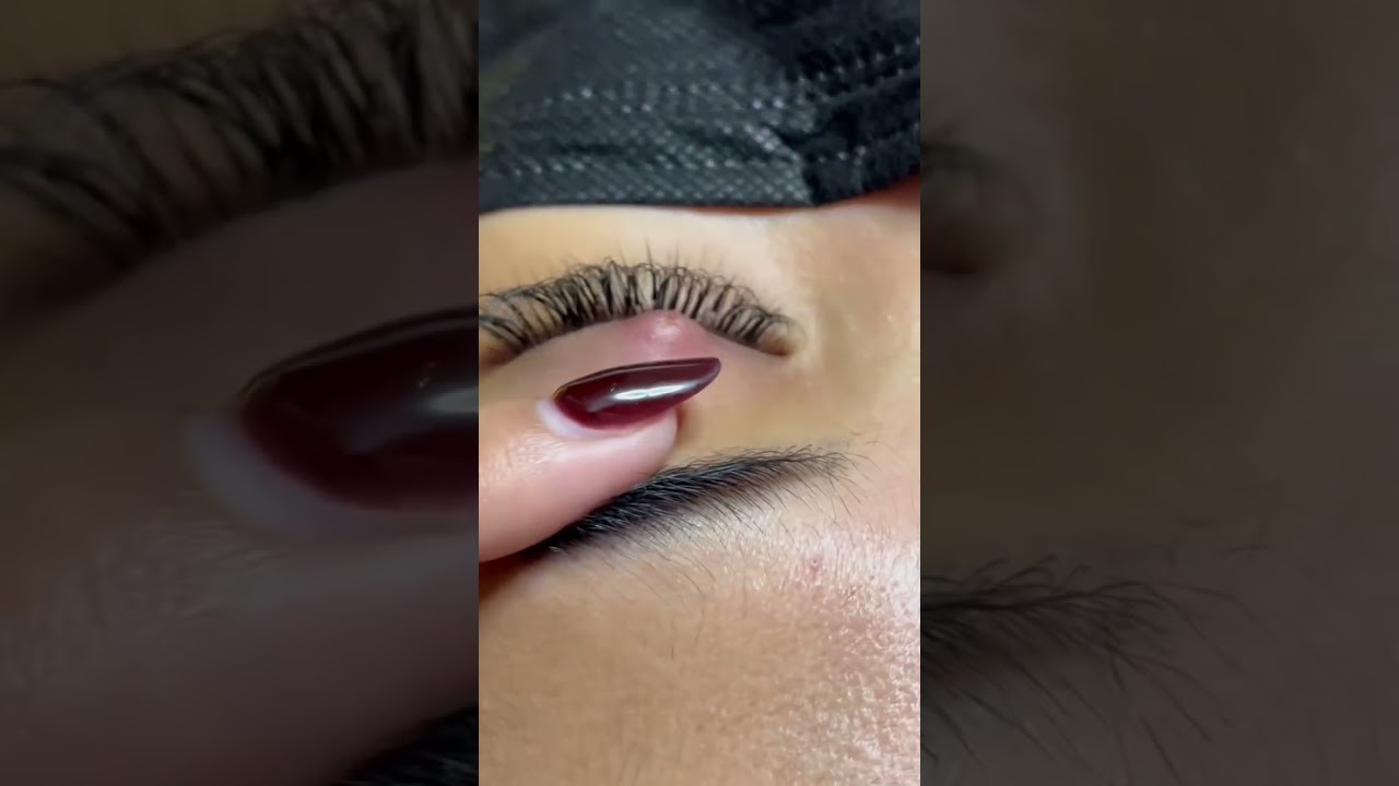 RESPONSIBILIDAD PO NATIN LINISIN ANG ATING LASHES LALO NA’T ITO AY PRONE SA ALIKABOK AT MAKE UP.