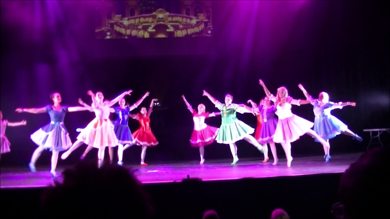 JA Z 2019 concours cosplay goupe Barbie et les 12 princesses