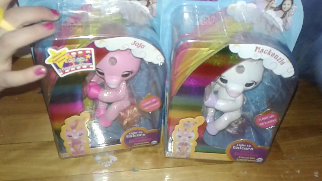Amelia & Angie unbox Fingerlings Light Up Unicorns - Mackenzie & Jojo