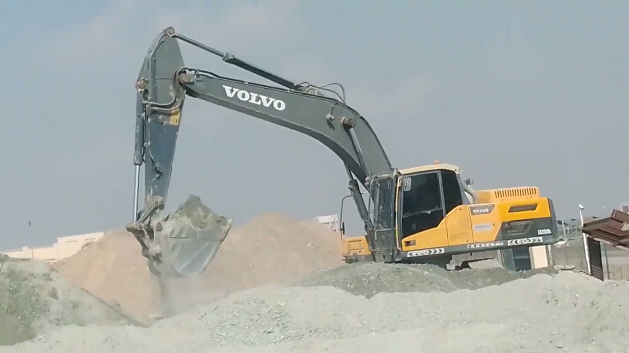  Excavator Loading inAction Heavy Machinery Power!Viral Watch This Monster Excavator in Action🚛💥