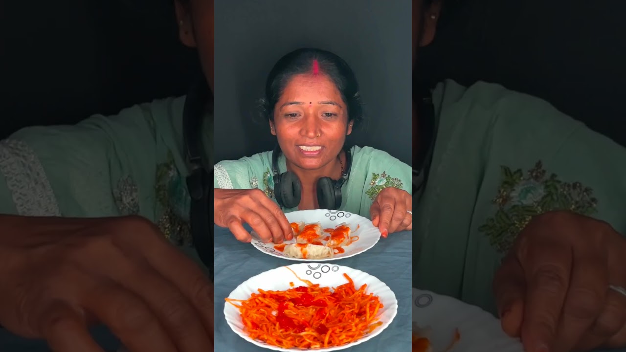 mummy ko Diya 3xkorean noodles chicken momos eating challenge #shorts #short #shortsvideos