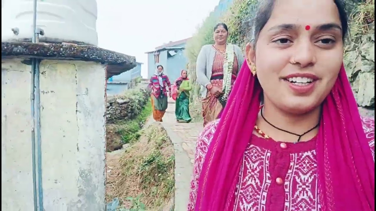 Aj gye hm gaun ke Mandir me