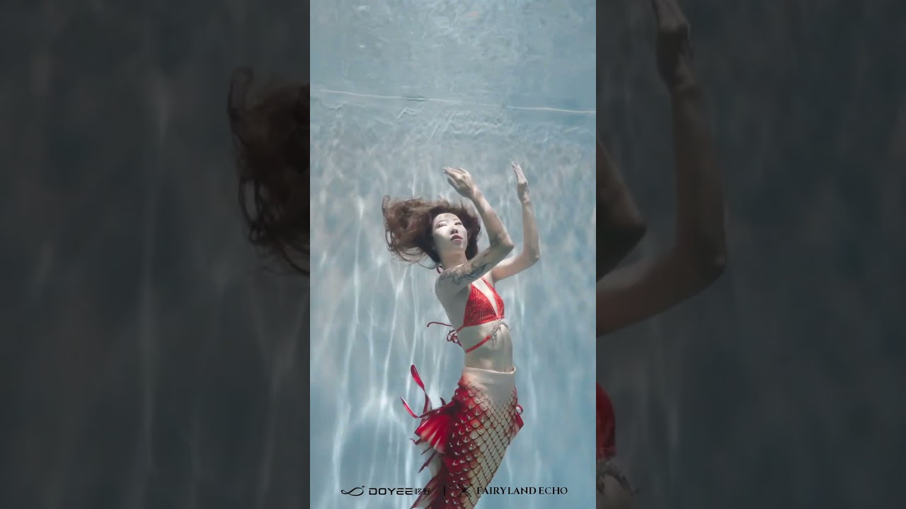Red Haitang Mermaid Tail Underwater Swim (Focus: Vibrant Color & Energy)