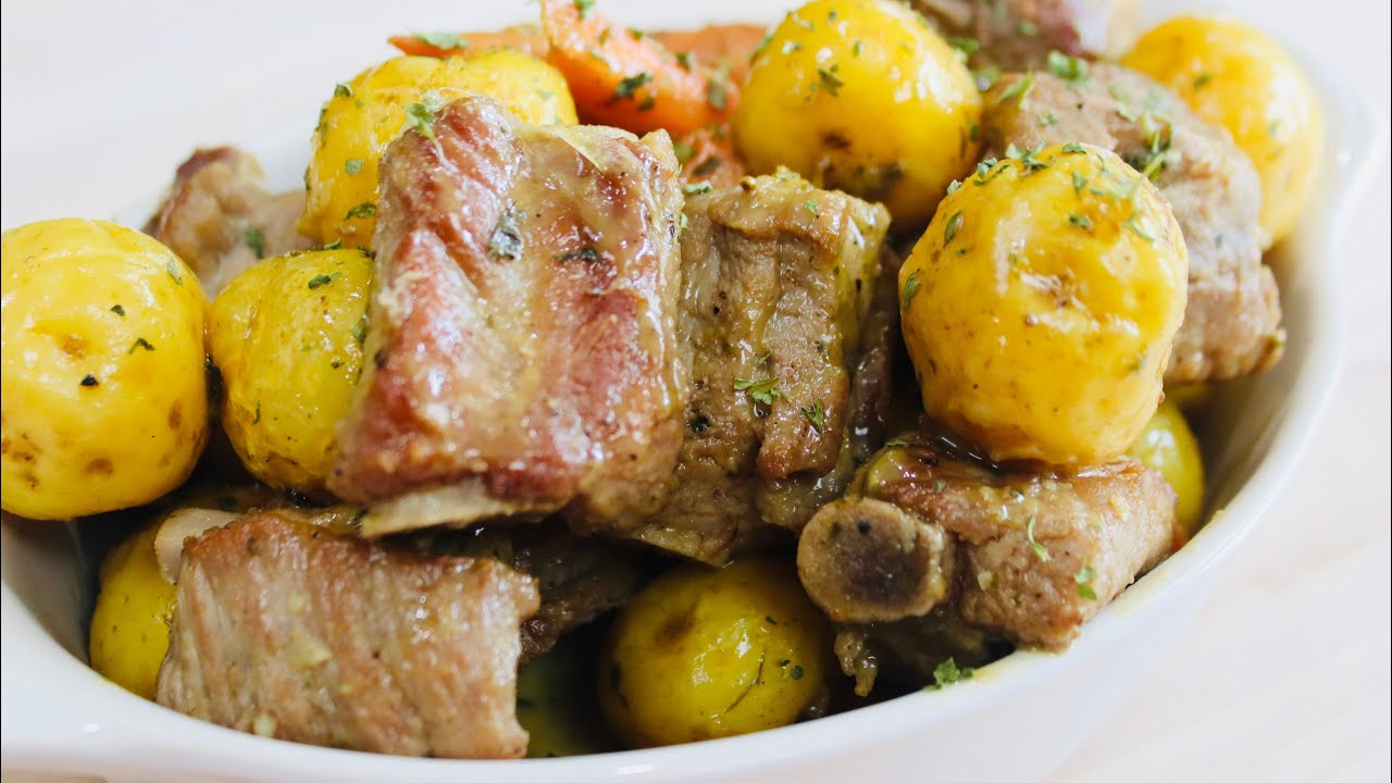 Costillas de cerdo al ajillo con papa criolla super deliciosas