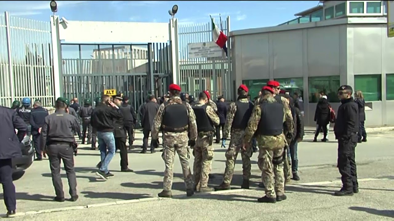 Rivolta carcere Foggia, è caccia all'uomo in tutta la Puglia