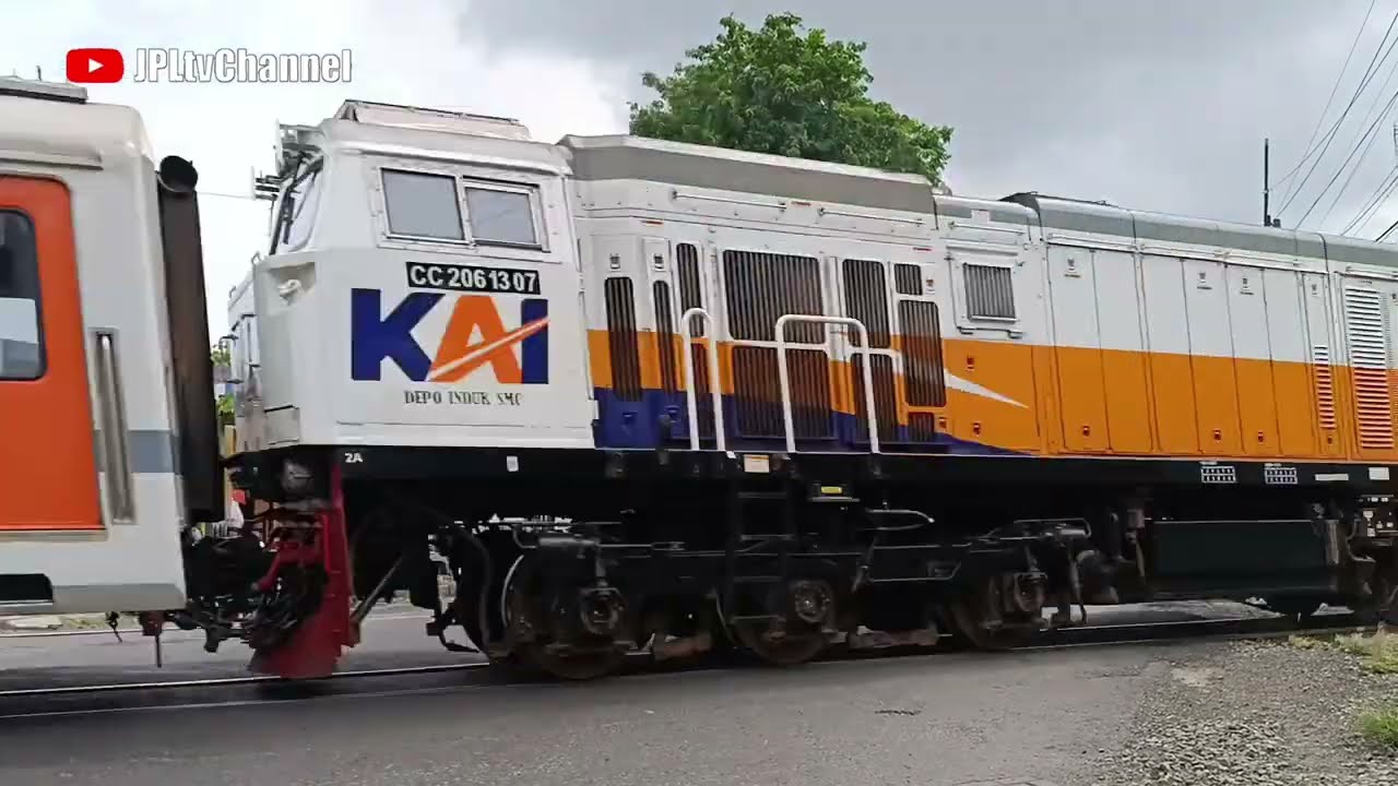 HIGHSPEED ! Railroad Crossing TUPAREV Palang Kereta Api ALKMAAR di Perlintasan KA Karawang