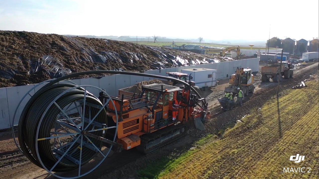 🚧METHA🚧 | Enfouissement des tuyaux de gaz avec la trancheuse 🏗