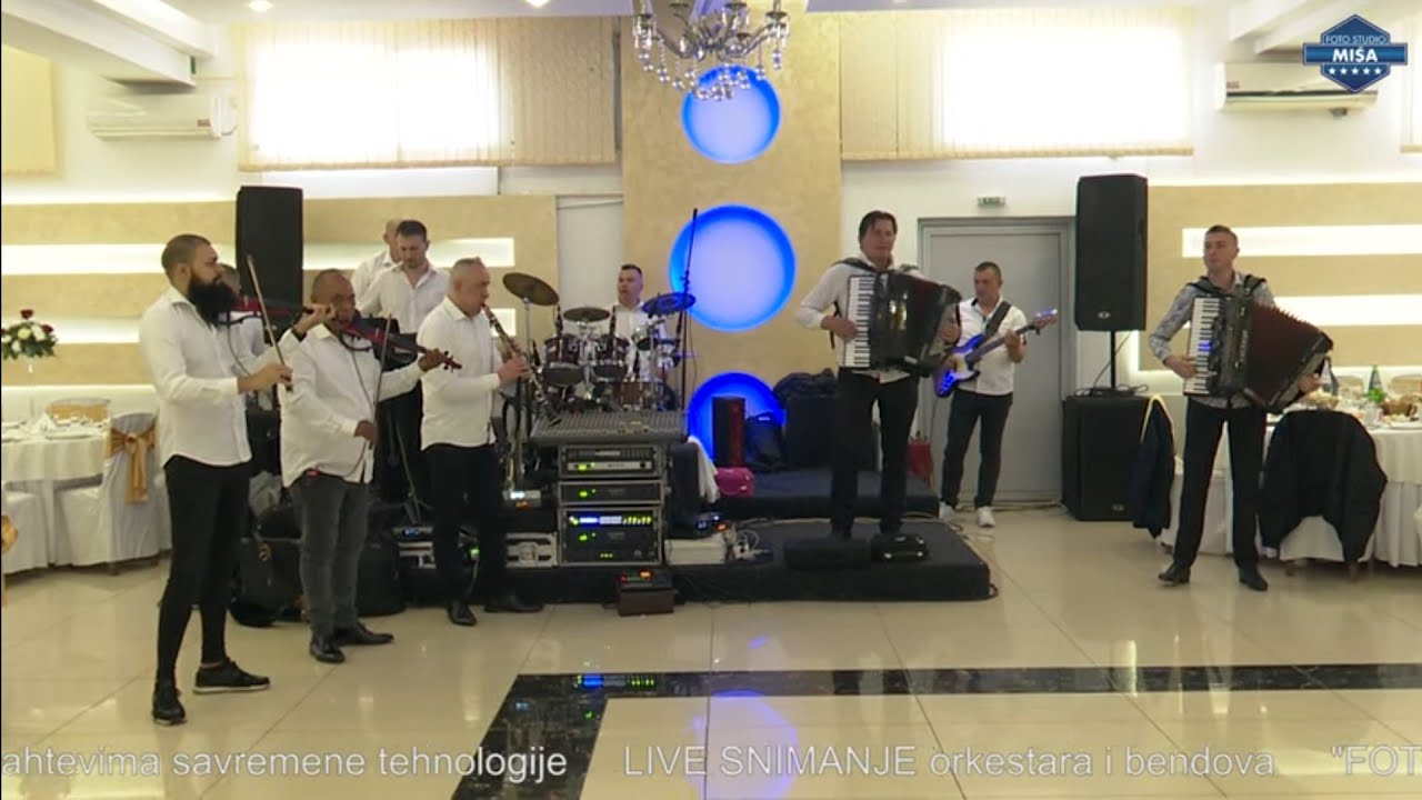 Ansambl Slavise Vidojevica -Maestralni narodnjacki performans