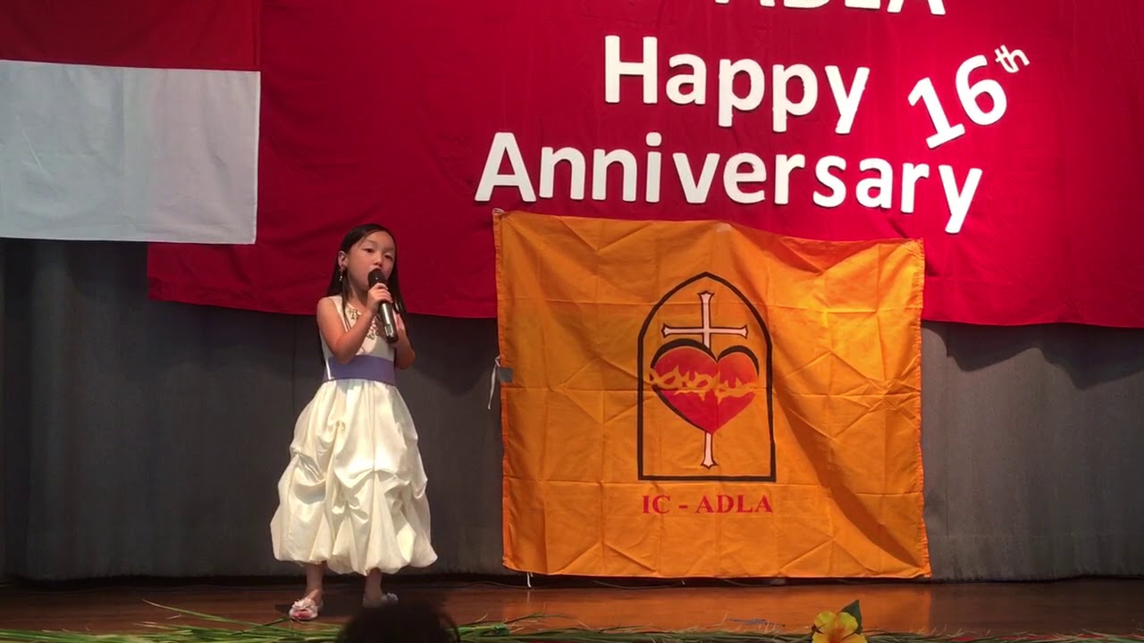 #MaleaEmma (6 years old) singing I Have Nothing by Whitney Houston
