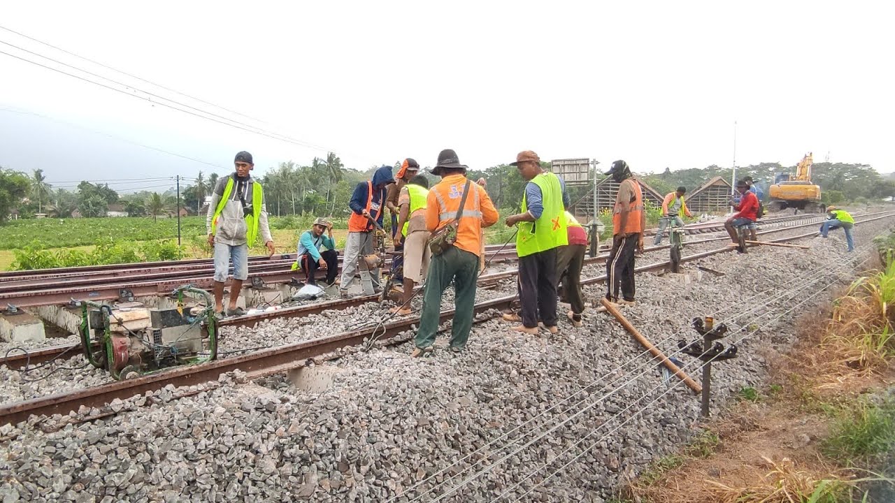 Update Proyek Peningkatan Jalur Kereta Api Daop 9 Jember di Emplasemen Stasiun Kotok #keretaapi 