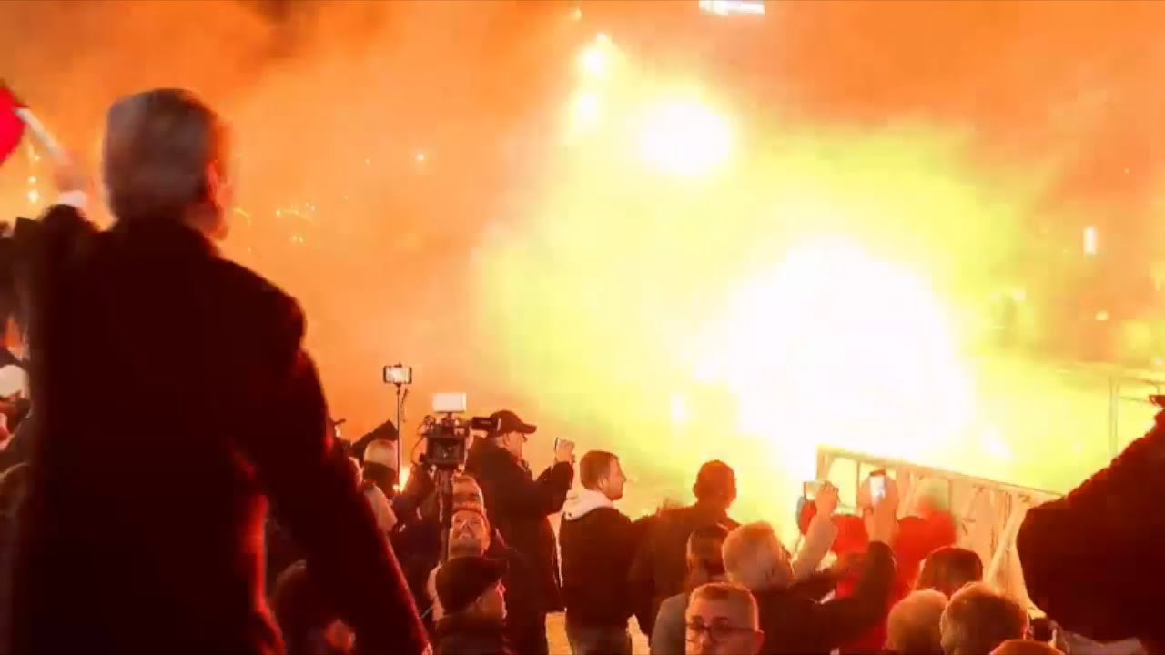 🔴LIVE-Berisha çon demokratët në protestë para kryeministrisë, kërkojnë dorëheqjen e Ballukut e Ramës