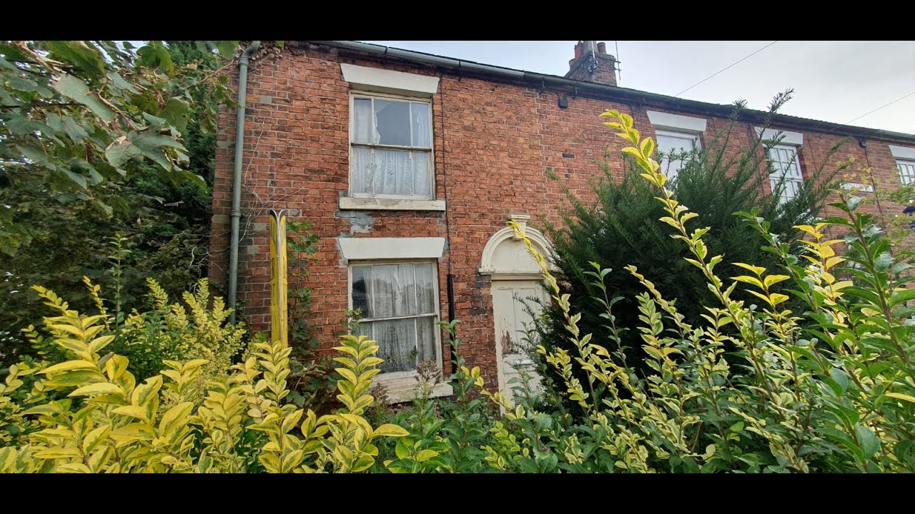 THE ABANDONED HOUSE WITH A STAIRWAY TO NOWHERE!