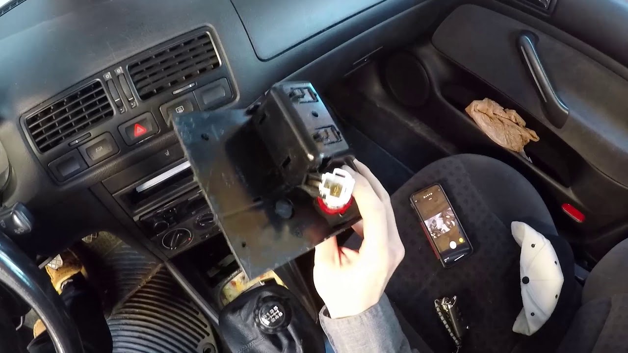 Как снять/заменить перчаточный ящик на Volkswagen Jetta/GTI/Golf MK4