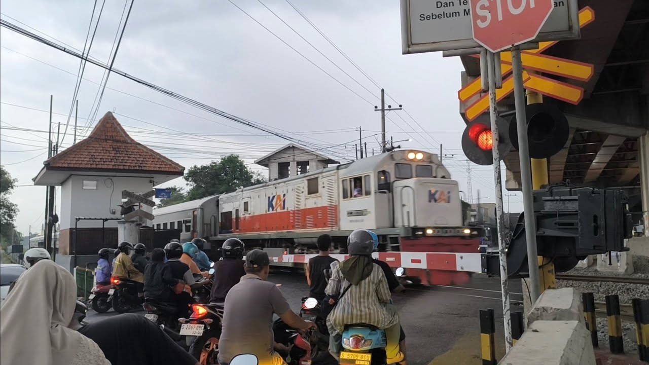 Palang Pintu KA Peterongan Fly Over