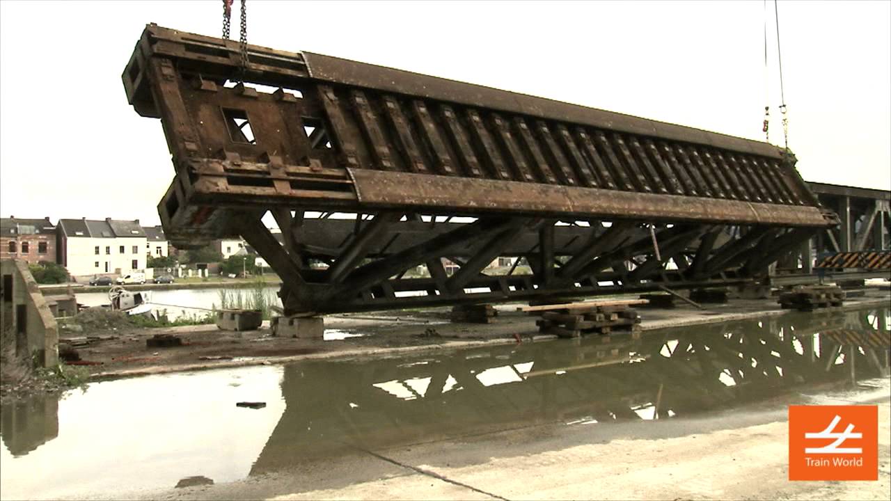 Transport exceptionnel : un pont déplacé de Namur à Train World