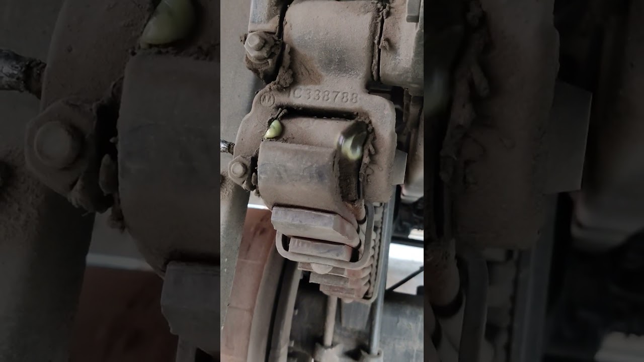 LEAF SPRING SHACKLE GREASEING