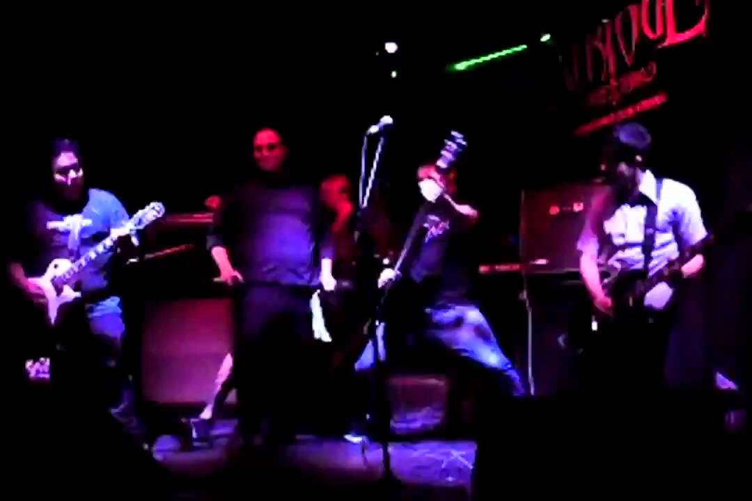 Atrioul - Introdu&ccedil;&atilde;o Ao Vivo no Cervejazul