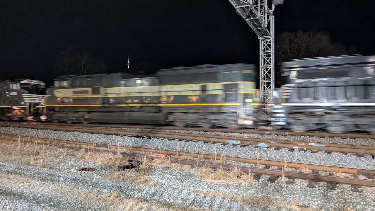 NS1068, Erie - Heritage Unit for Norfolk Southern on livestream rail cam in Dalton on 29F. #railfan