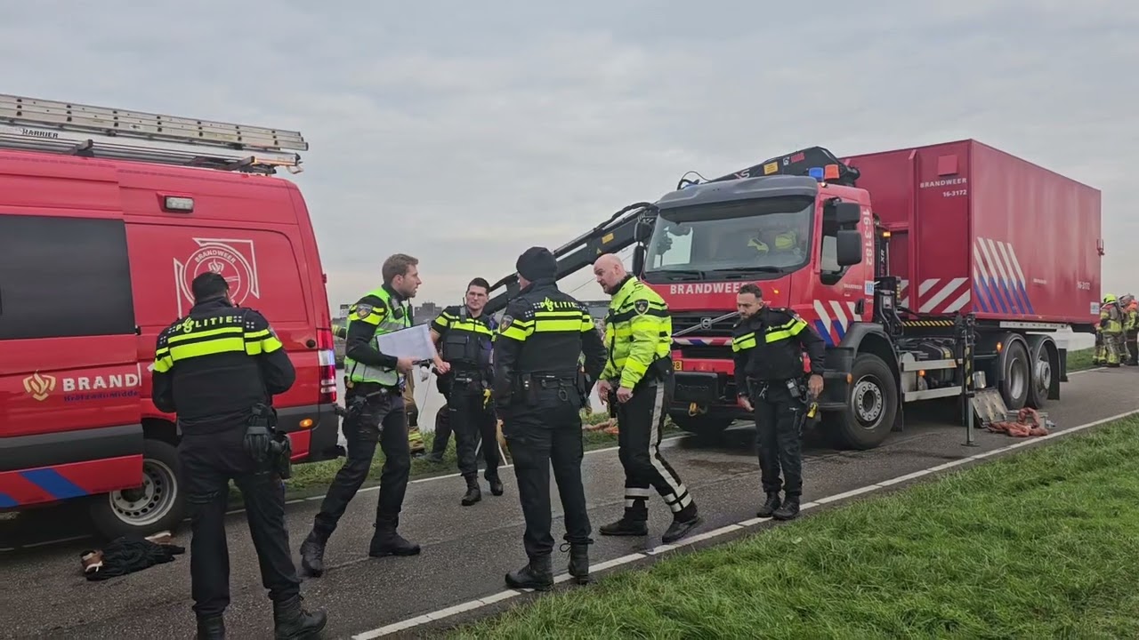 25-01-04 Prio 1 Voertuig te water - Nieuwe Broekweg (Gouda)