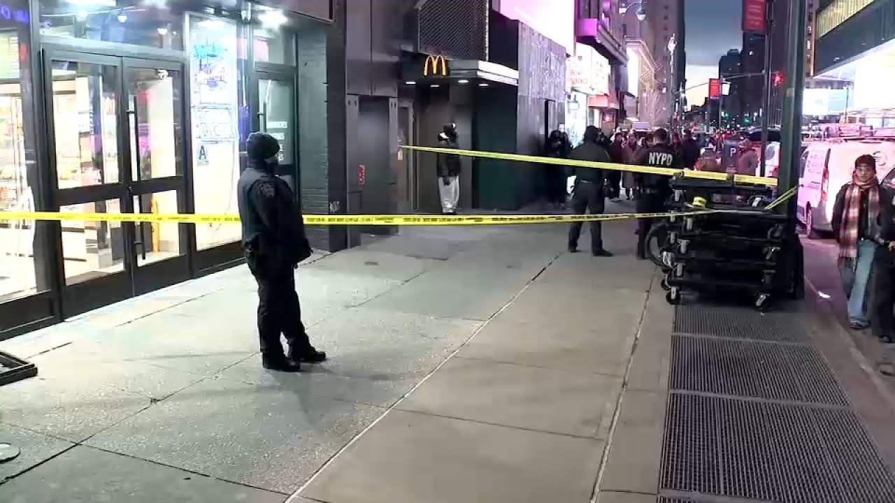 28-year-old man stabbed near Penn Station in Midtown