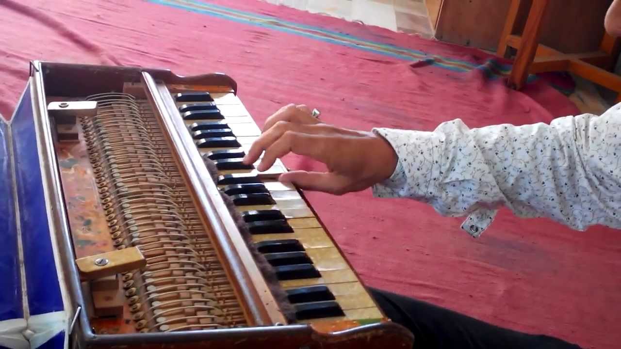 Learn harmonium Online /  Master's  Harmonium playing style  - By Omkar Dave