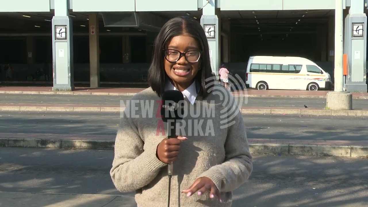 Durban taxi go-slow leaves commuters high and dry