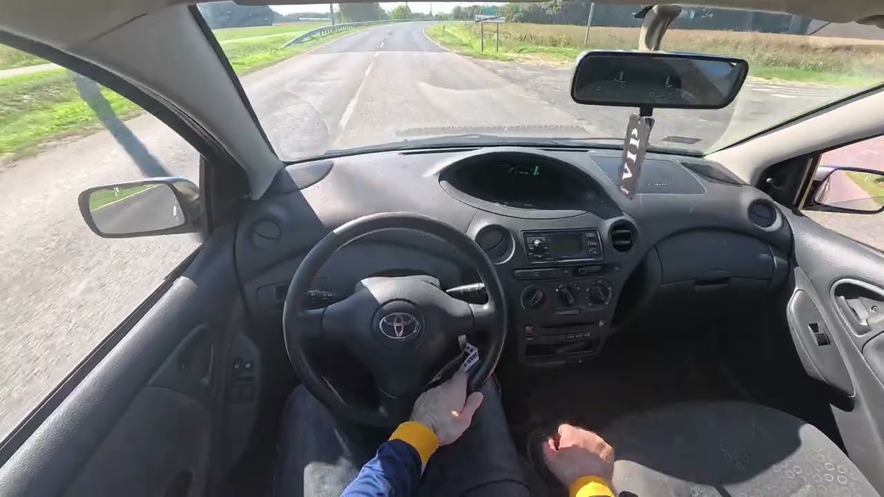 Toyota Yaris 1.0 VVT-i (year 2005), ASMR,4K, 4-wheeled umbrella, Onboard POV drive