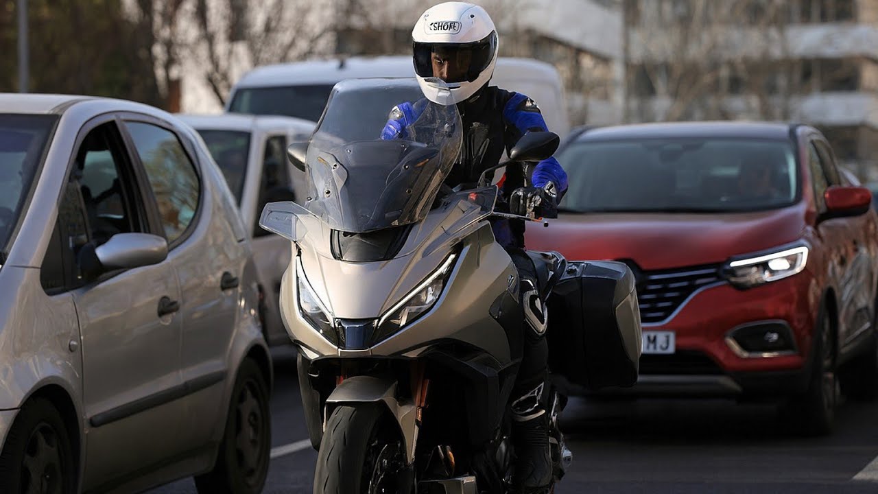 When we're running late there's terrible traffic and it's raining but we have a Moto in the garage🏍️