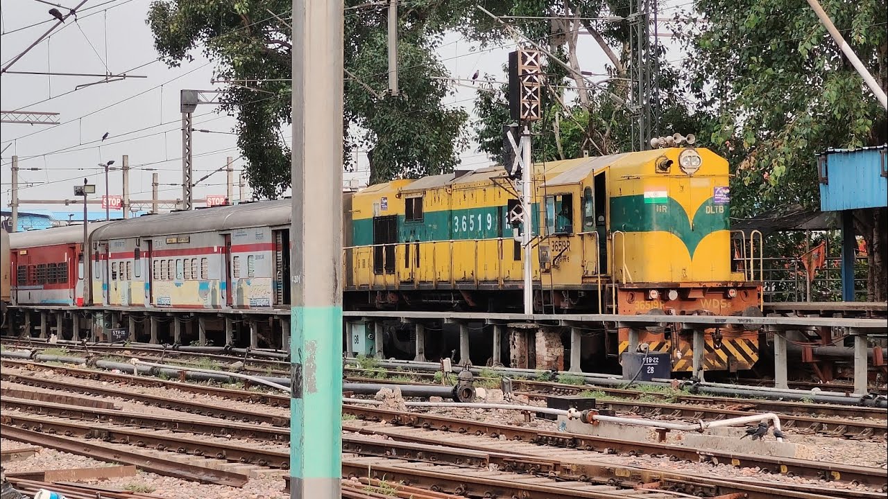 Rare and old Alco struggling to pull the train 