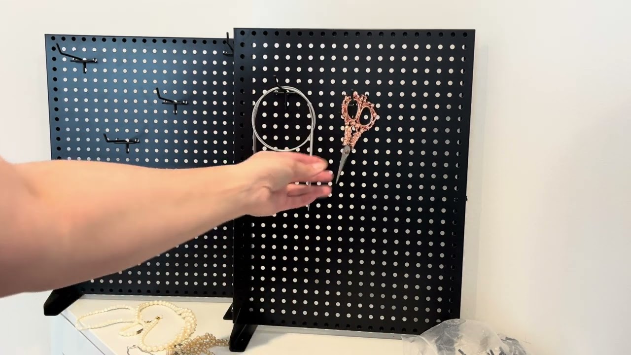 demo and review 2PCS Pegboard Stand Metal Peg Board Display Stand for Bracelet Keychains Pins