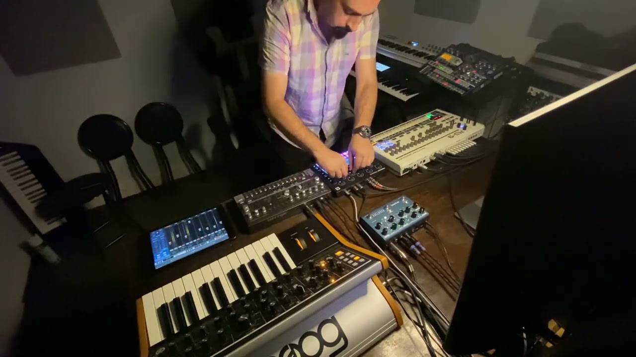 CHILL HOUSE (SYNTH JAM)